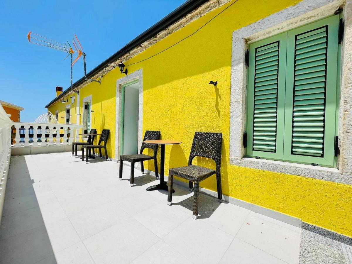 Mpolanos Guesthouse Himare Luaran gambar