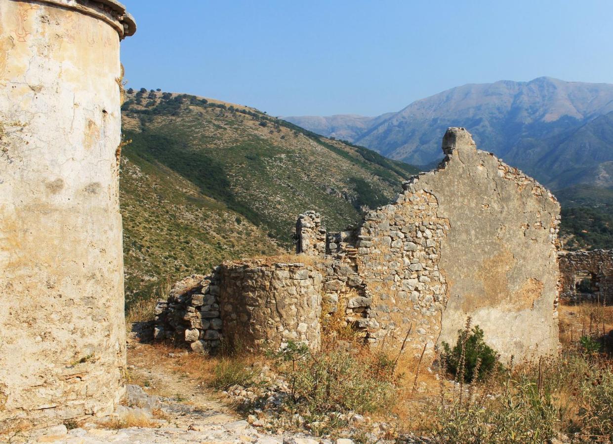 Mpolanos Guesthouse Himare Luaran gambar