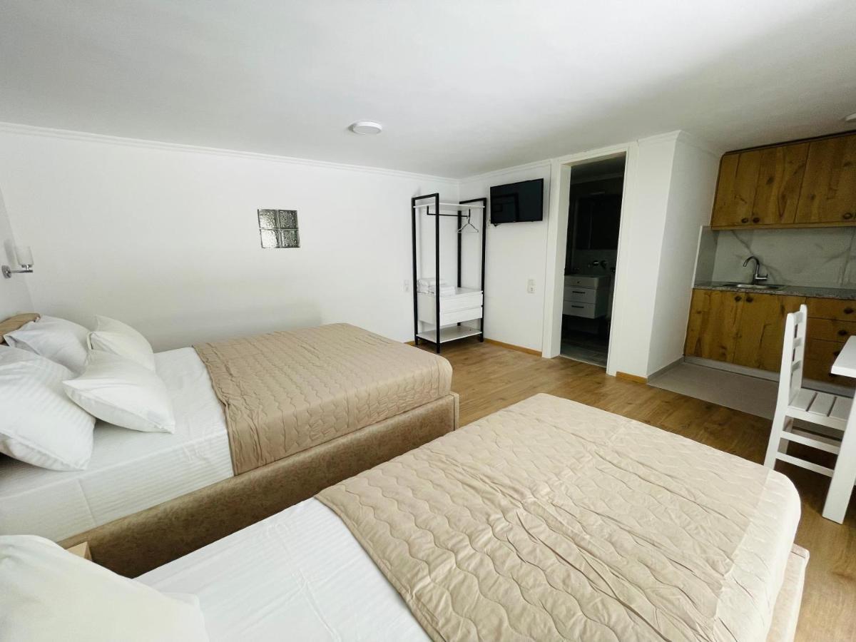Mpolanos Guesthouse Himare Luaran gambar
