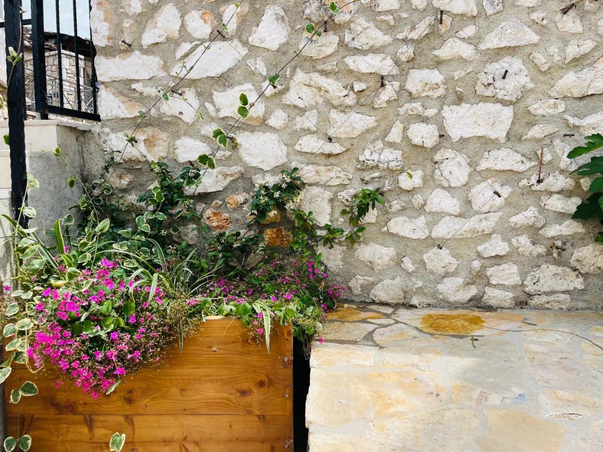 Mpolanos Guesthouse Himare Luaran gambar